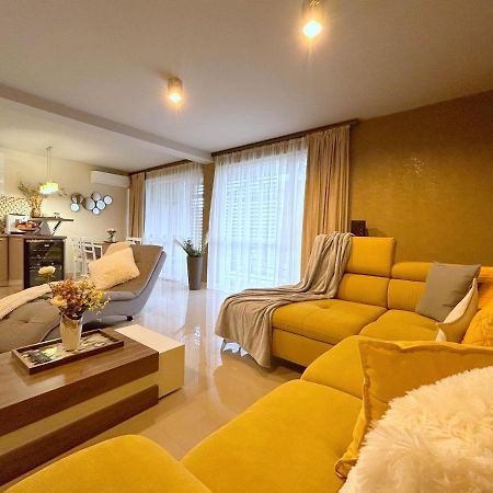Thea Apartment Timişoara Extérieur photo
